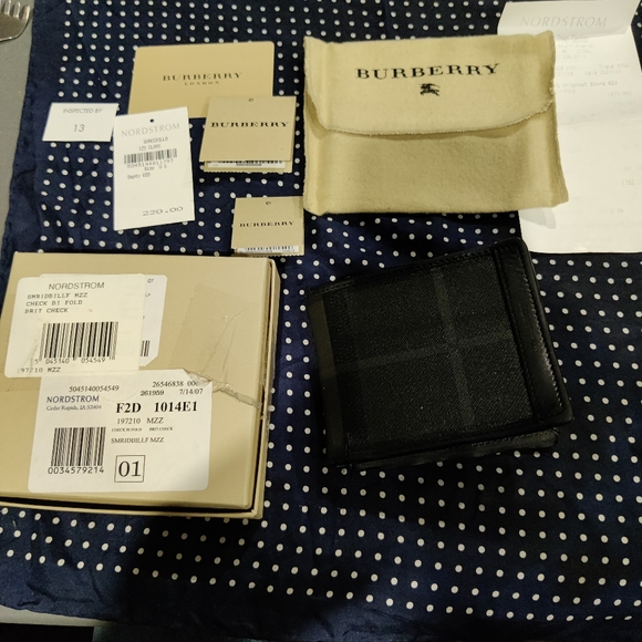 Used Burberry Wallet With all tags and box. - Picture 14 of 15
